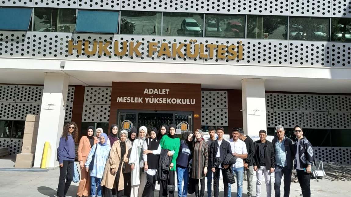12. Sınıf Öğrencilerimiz ile Birlikte İnönü Üniversitesine Gezi Düzenledik.